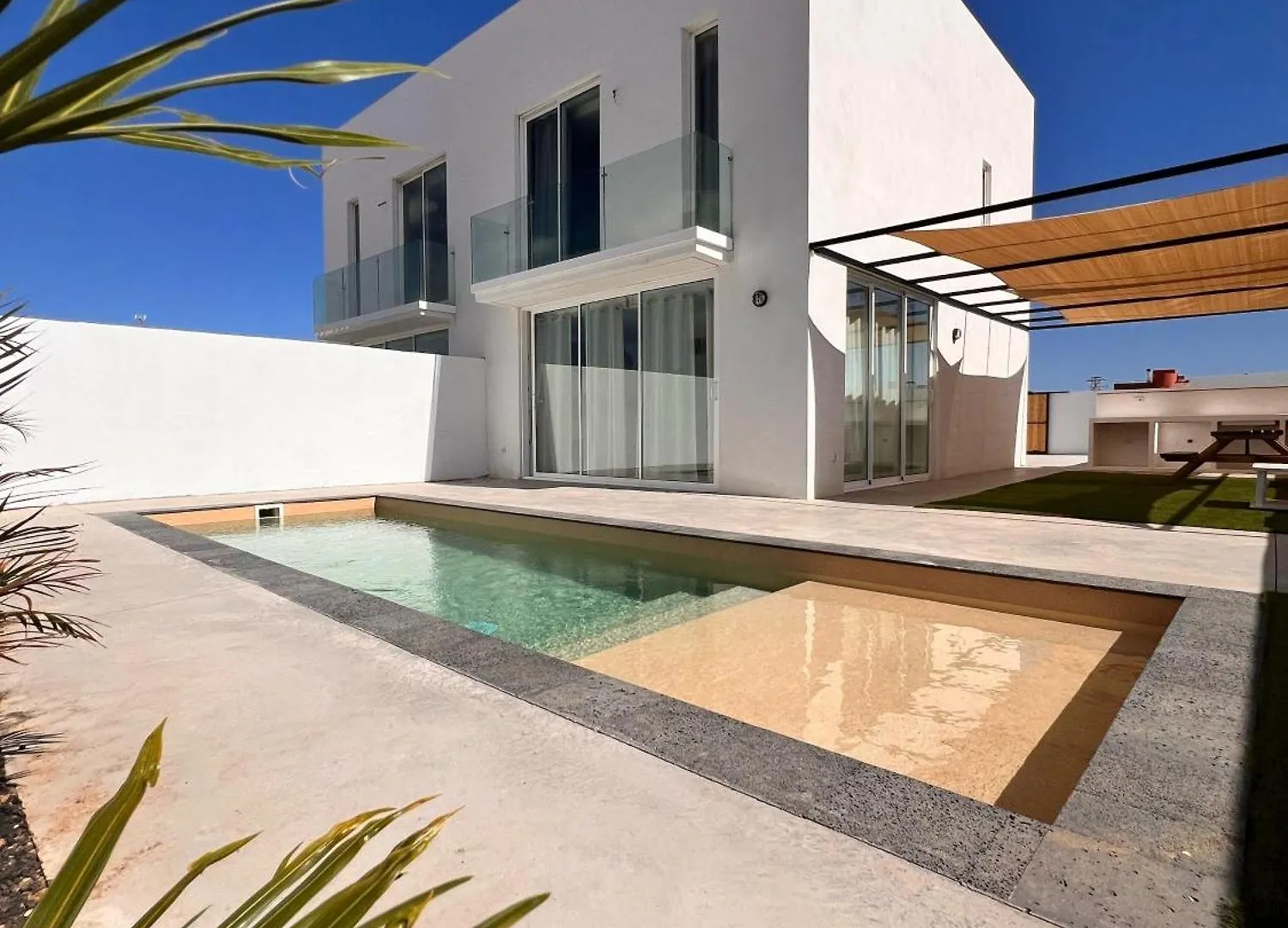 Corralejo Surf House & Surf School elérhetőségei